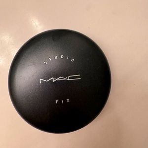 Max studio fix powder plus foundation